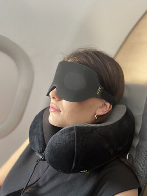 Reisekompanjong: Sovemaske og nakkepute for behagelige flyreiser