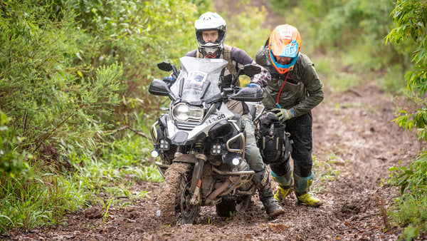 Pilotar una moto trail en barro