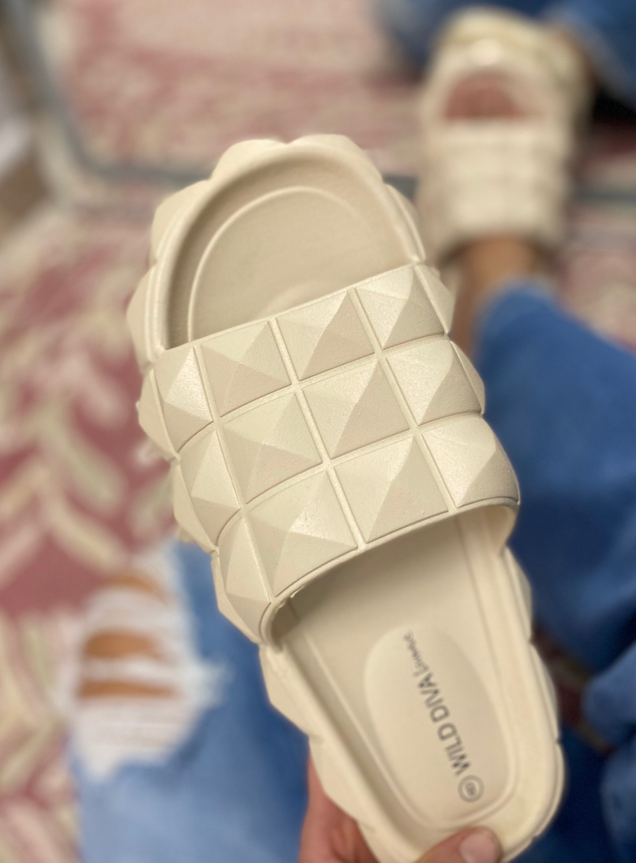 Dorey Diamond Cut Slides (Sizes 7-8)