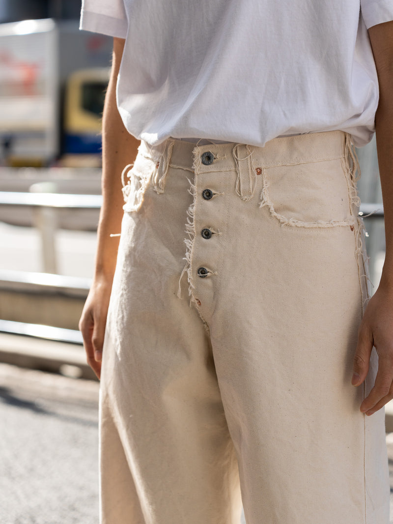 RAW-EDGE CANVAS DENIM PANTS (IVORY) パンツ カジュアルパンツ パンツ