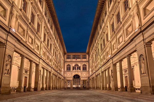 he courtyard of the Uffizi Gallery