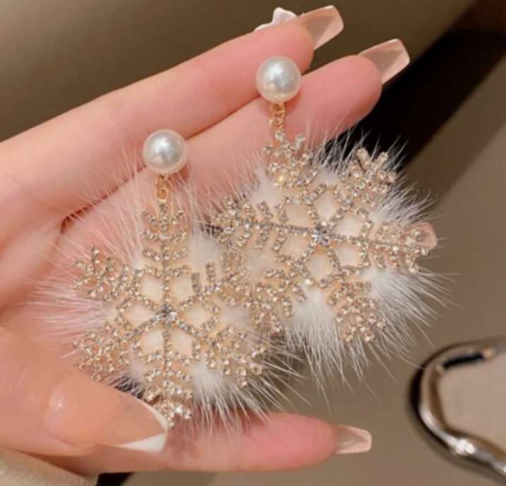 Snowflake Fluff Earring
