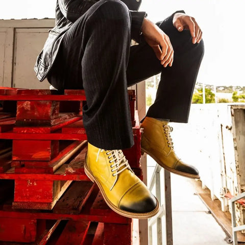 Handmade shoe colors: yellow - Pintta Shoes. Who doesn't love a touch of color in their look? Today, I want to talk about a color that has everything to do with high spirits: yellow.