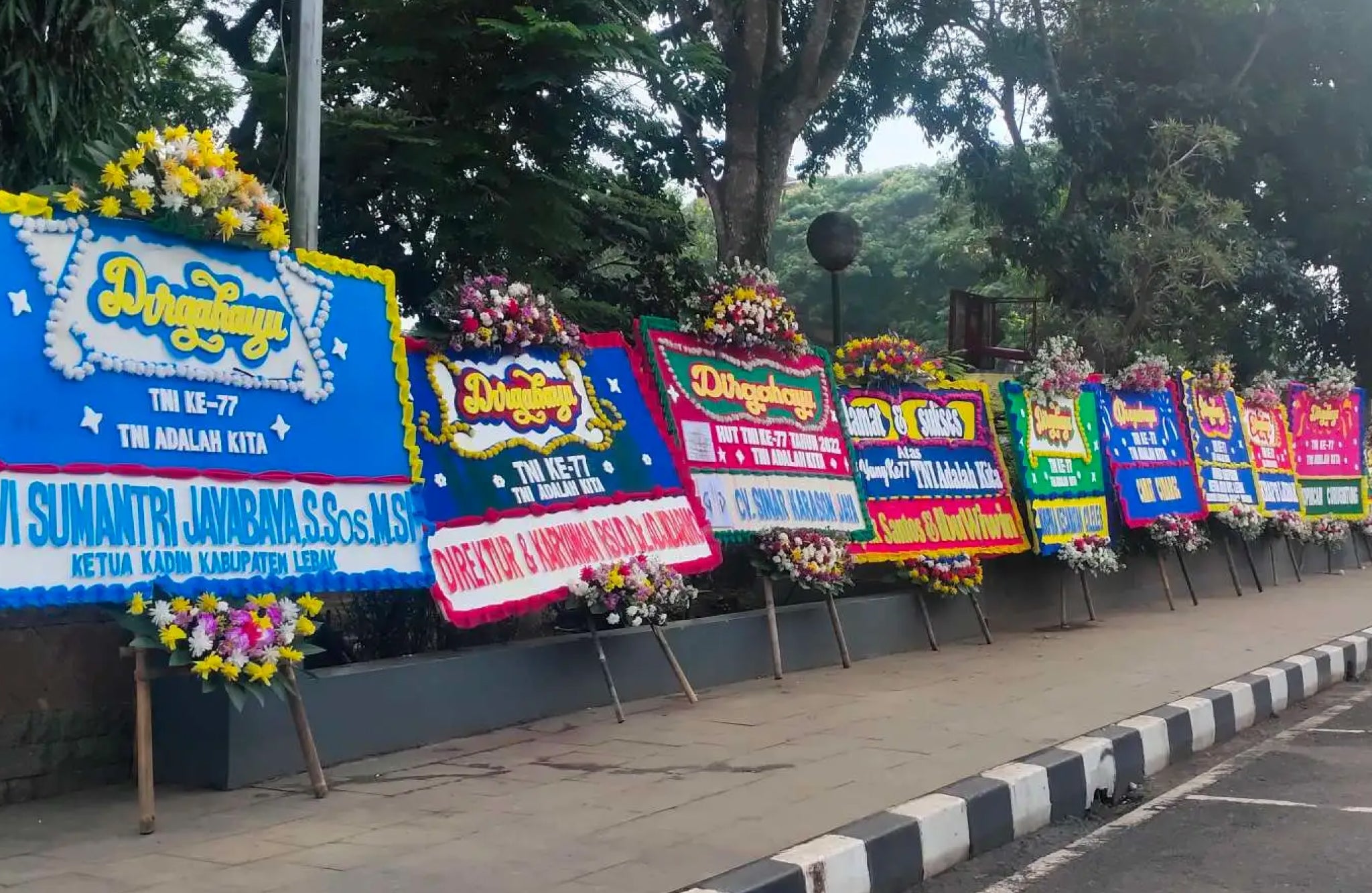 karangan bunga selamat HUT TNI