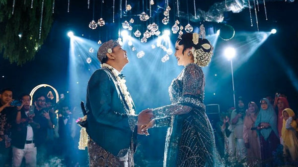 5  Ide Unik Lempar Bunga Pengantin, Begini Cara Denny Caknan dan Bella