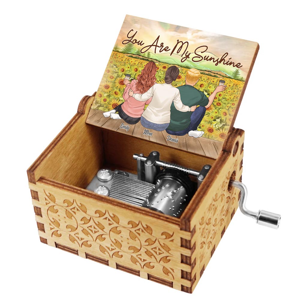 Mom You Are My Sunshine - Gift for mom, grandaughter, grandma, friend,grandson, son, daughter - Personalized Hand Crank Music Box