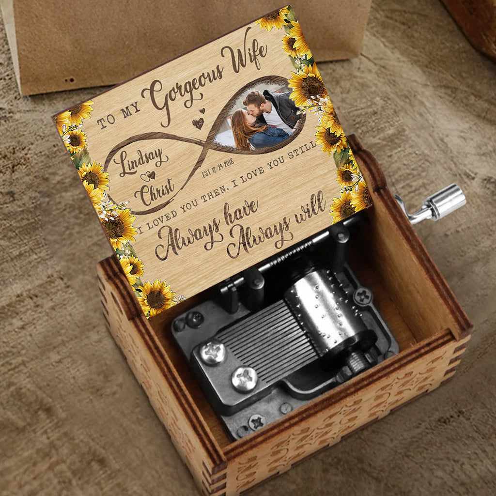 To My Gorgeous Wife - Personalized Couple Couple Hand Crank Music Box