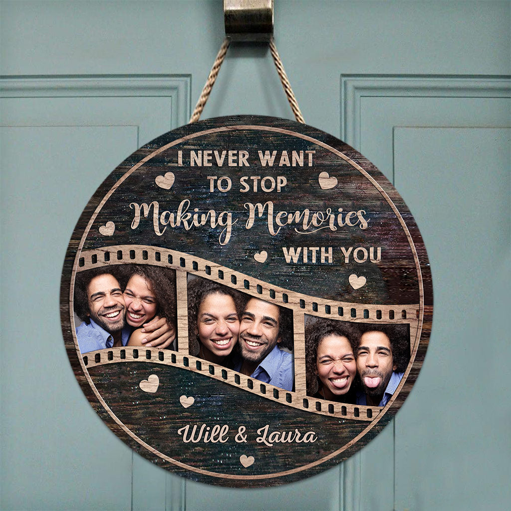 I Never Want To Stop Making Memories With You - Personalized Couple Couple Round Wood Sign