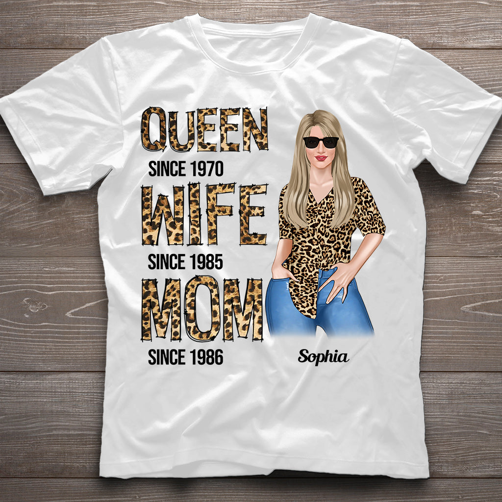 Queen Wife Mom - Personalized Mother T-shirt and Hoodie