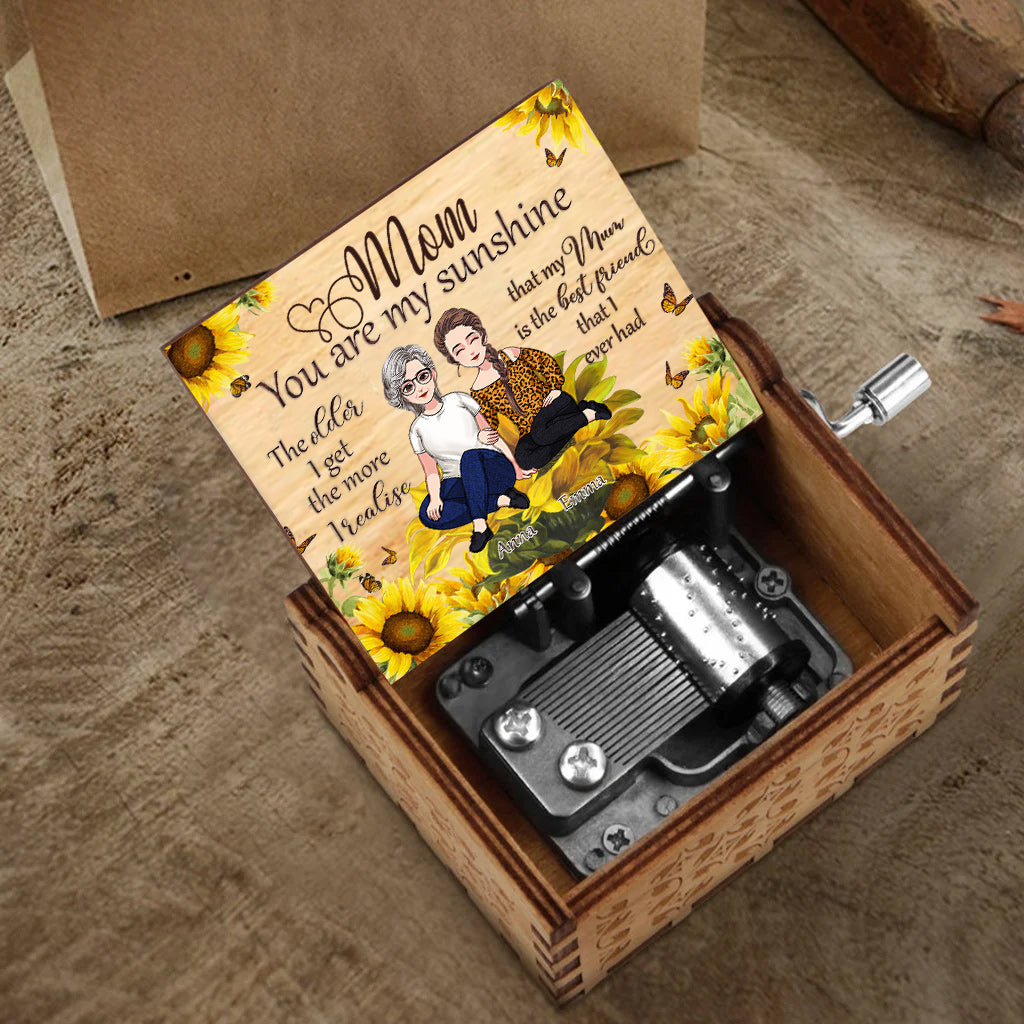 The Older I Get The More I Realise - Personalized Mother's Day Mother Hand Crank Music Box