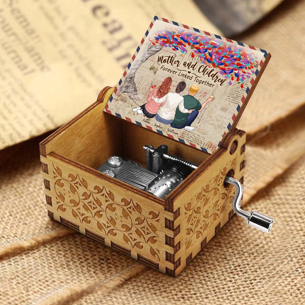 Mother And Children - Gift for mom, son, daughter - Personalized Hand Crank Music Box