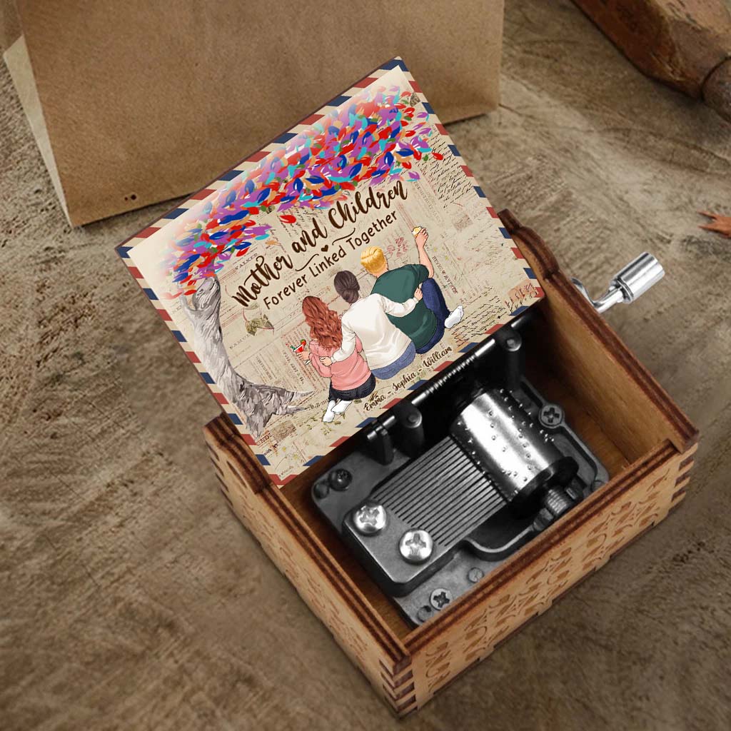 Mother And Children - Gift for mom, son, daughter - Personalized Hand Crank Music Box