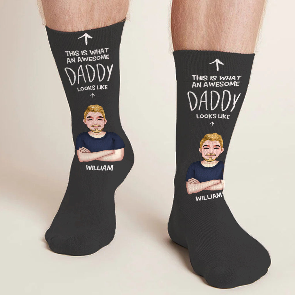 This Is What An Awesome Daddy Looks Like - Personalized Father Socks