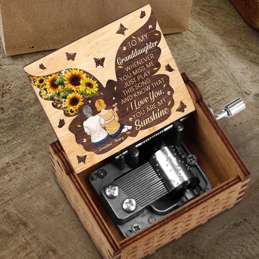 To My Granddaughter - Personalized Mother's Day Grandma Hand Crank Music Box