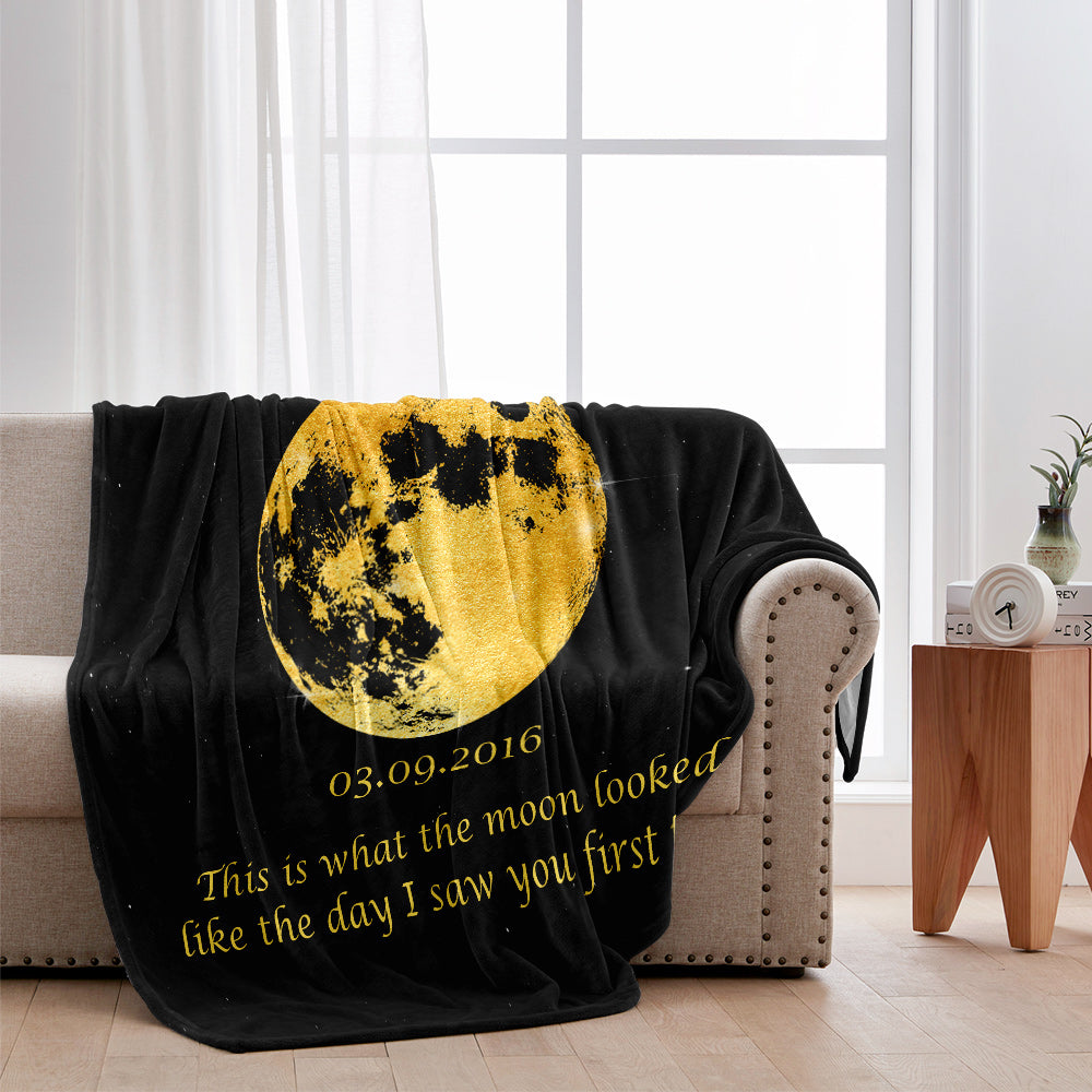 The Moon Look Like This - Personalized Couple Blanket