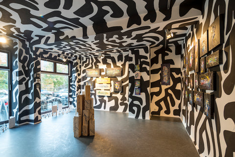 House of Dar, Johny's First Berlin Gallery: A boutique art space on Berlin's renowned gallery street. The artist hand-painted the gallery in a striking black pattern, creating a unique backdrop for a diverse collection of original paintings and artwork.