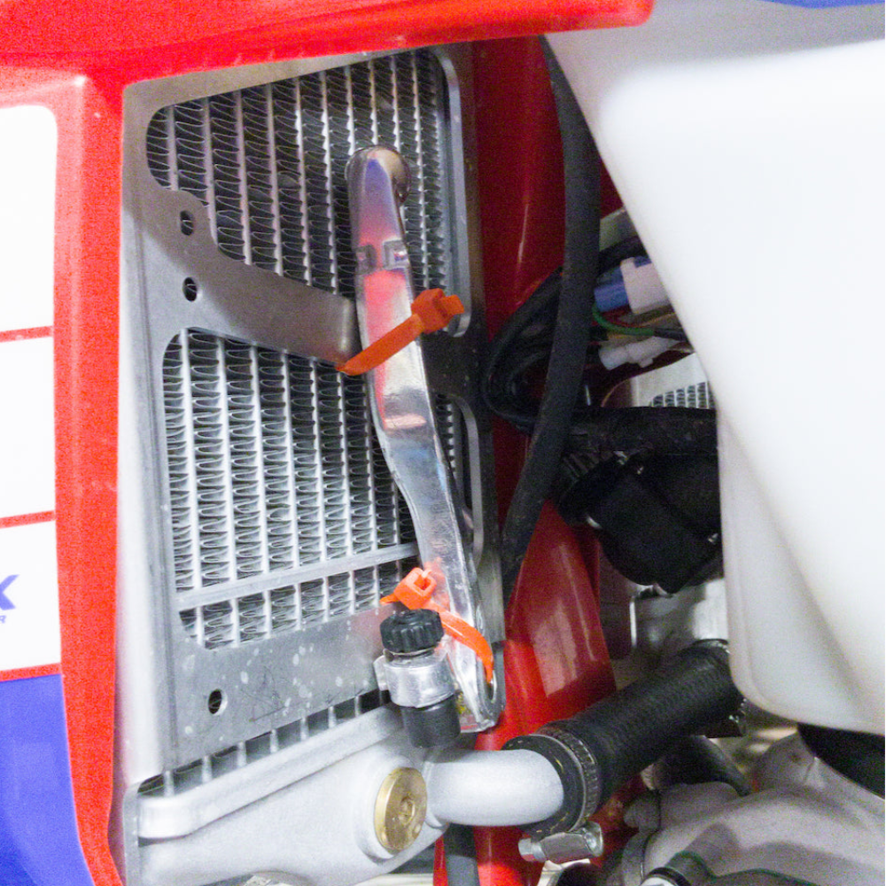 Storing levers on Beta RR radiator