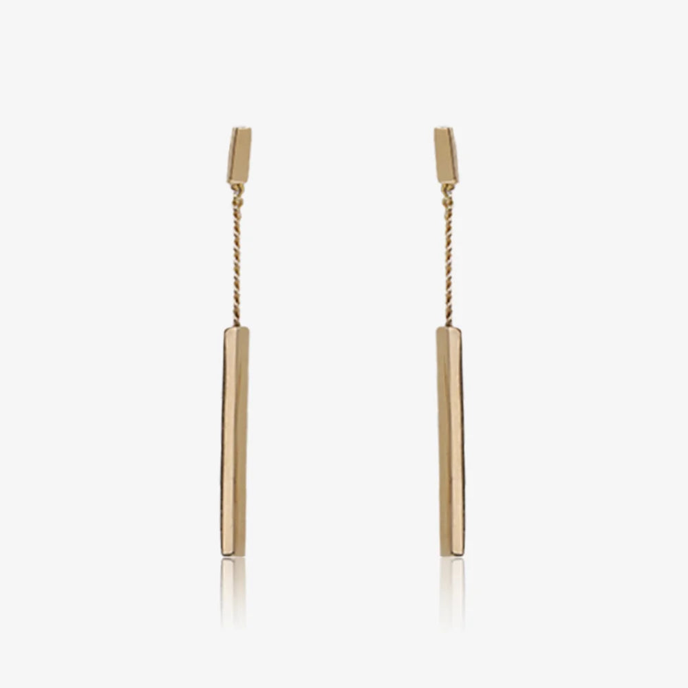 Pendientes fabricados en oro de ley 18K  (750mlms).