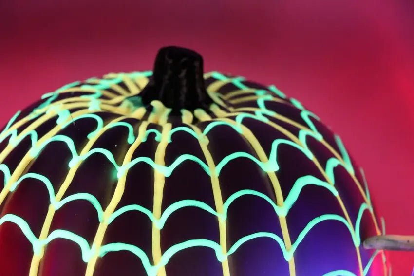 10 Glow in the Dark Pumpkin DIYs – Tulip Color Crafts