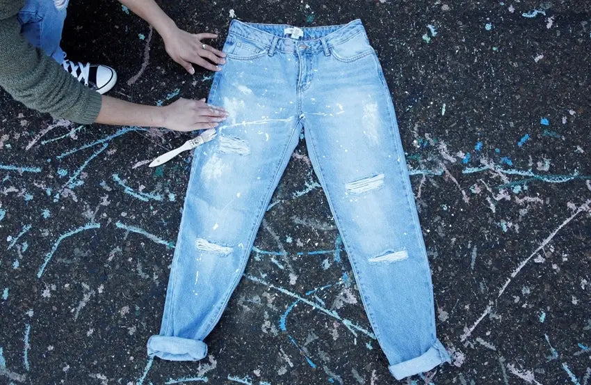 How To Splatter Paint Jeans – Tulip Color Crafts