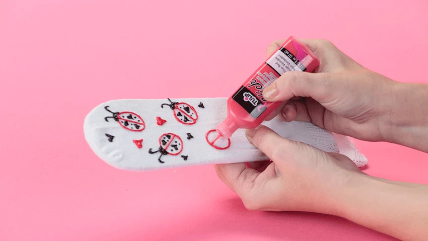 DIY Puffy Paint Non-Slip Socks