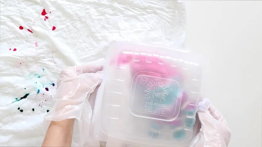 Tie-Dye Picnic Blanker – Close container lid and microwave according to instructions