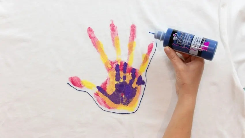 Outline handprint design with Dimensional Paint