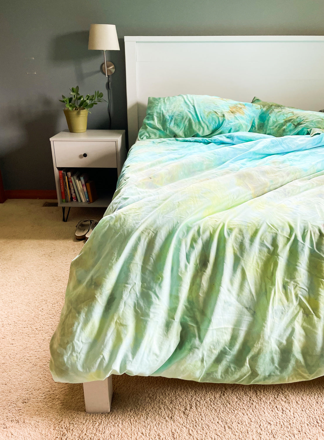 Earthy iced dyed bedding set with Tulip Nature Tie-Dye Refills