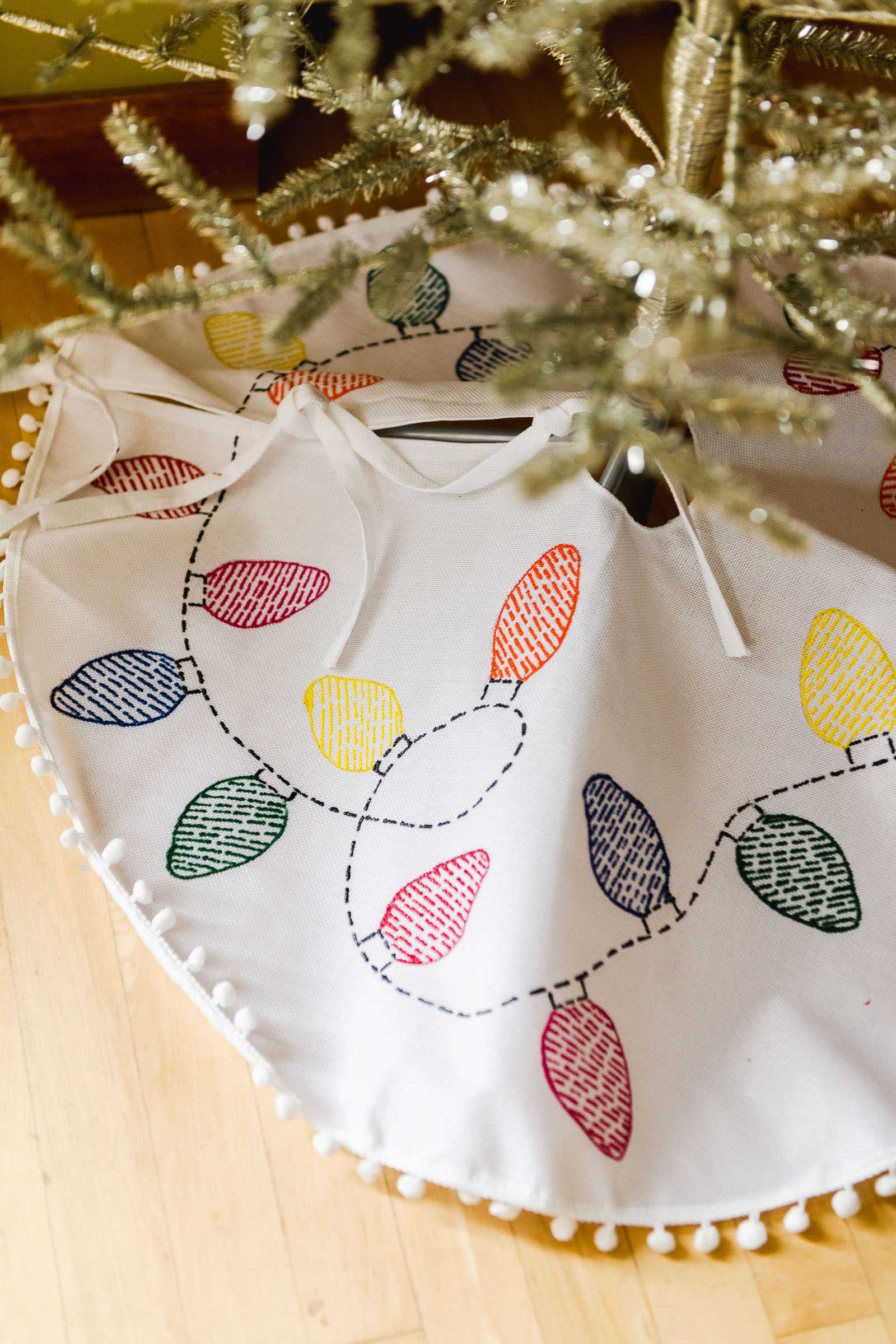 Faux Embroidered Christmas Tree Skirt with Stitch Paint