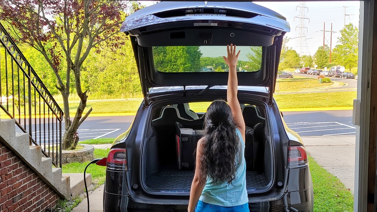 Tesla Trunk lid's height adjustment