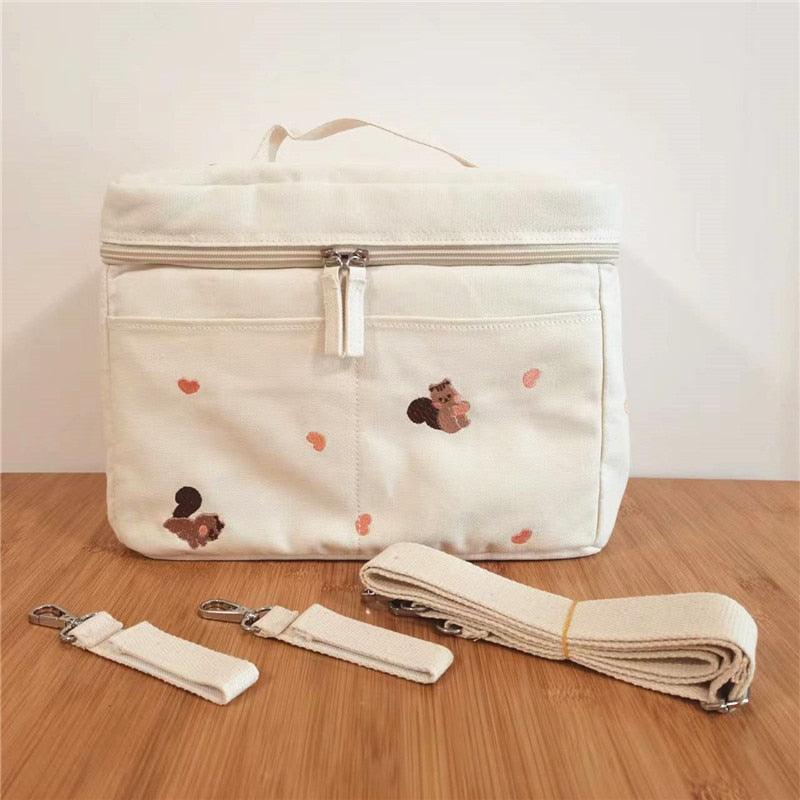 https://cdn.shopify.com/s/files/1/0725/0962/0571/products/baby-feeding-bottle-cooler-bag-372023_800x.jpg?v=1694366071