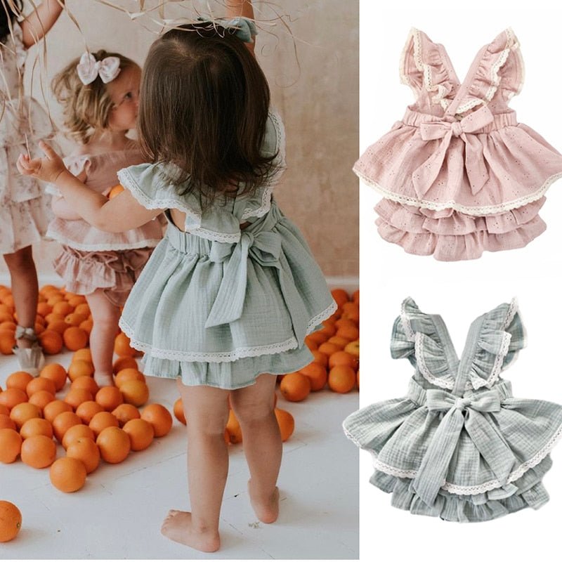 https://cdn.shopify.com/s/files/1/0725/0962/0571/products/vintage-baby-girl-set-281169_800x.jpg?v=1694366274