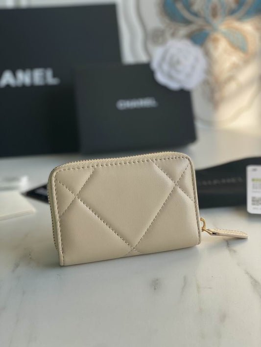 Chanel  Chanel 19 Zipped Coin Purse - Reetzy