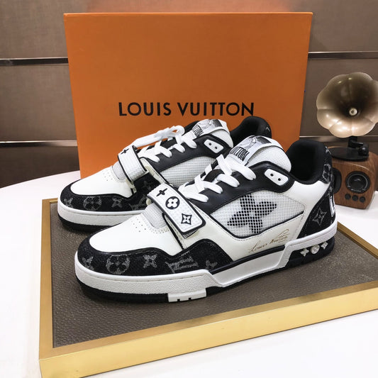 Louis Vuitton Trainer Sneakers (Black) – Luxxe