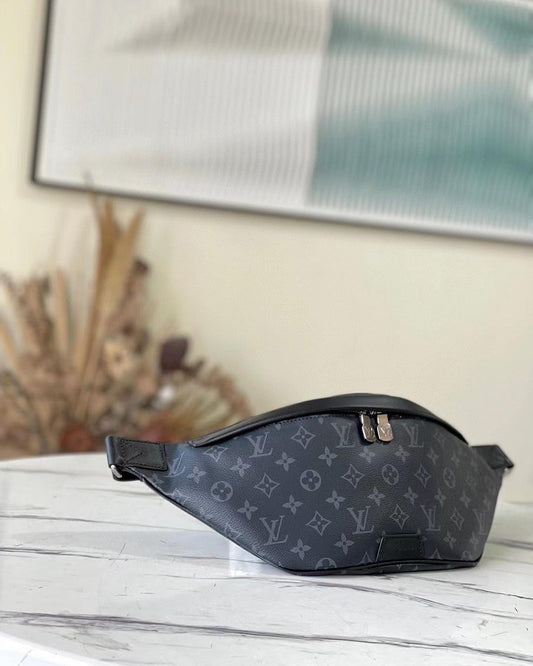 Louis Vuitton Discovery Bumbag