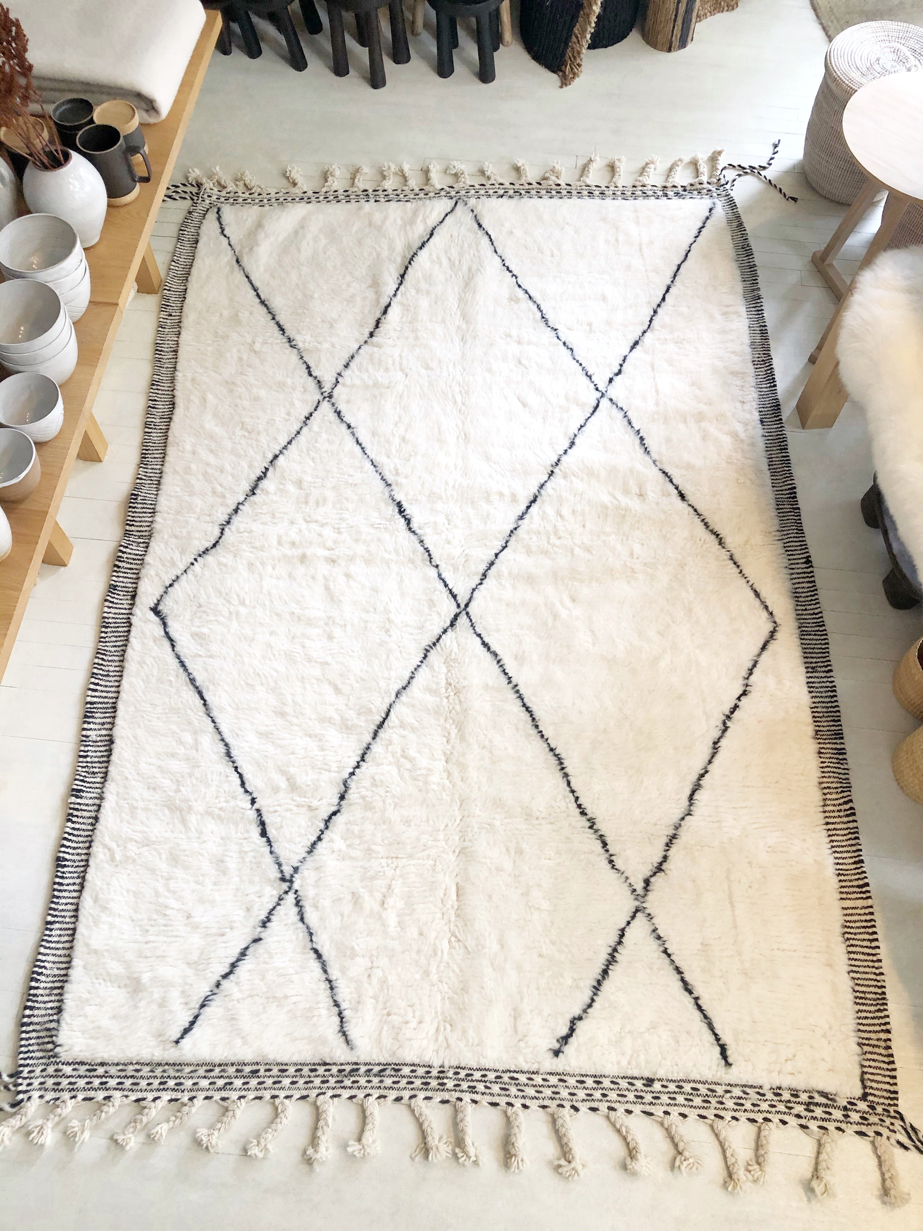 Handknotted Wool Rug - 5'7"W x 8'1"L