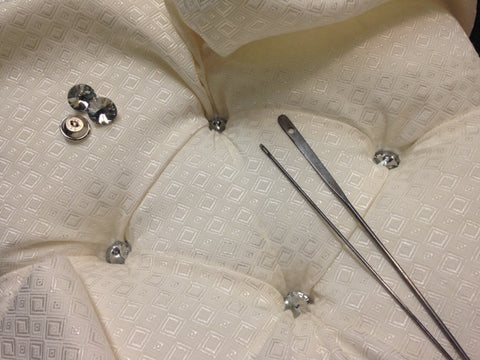 Diamond tufting upholstery with regulator needle and button needle