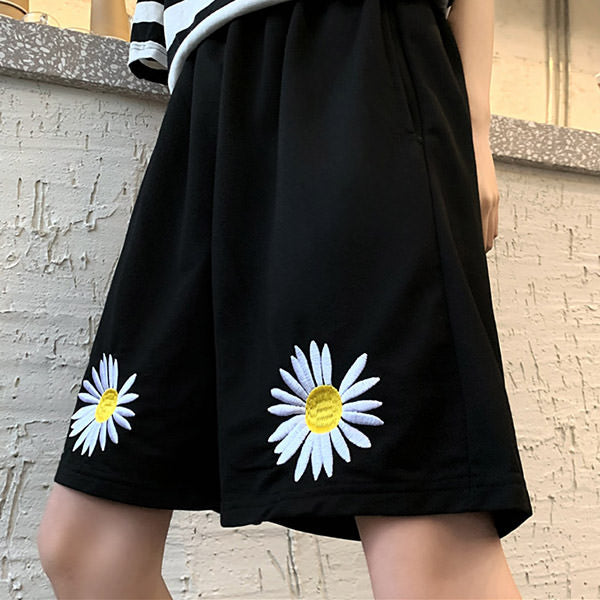 Daisy Embroidery Shorts