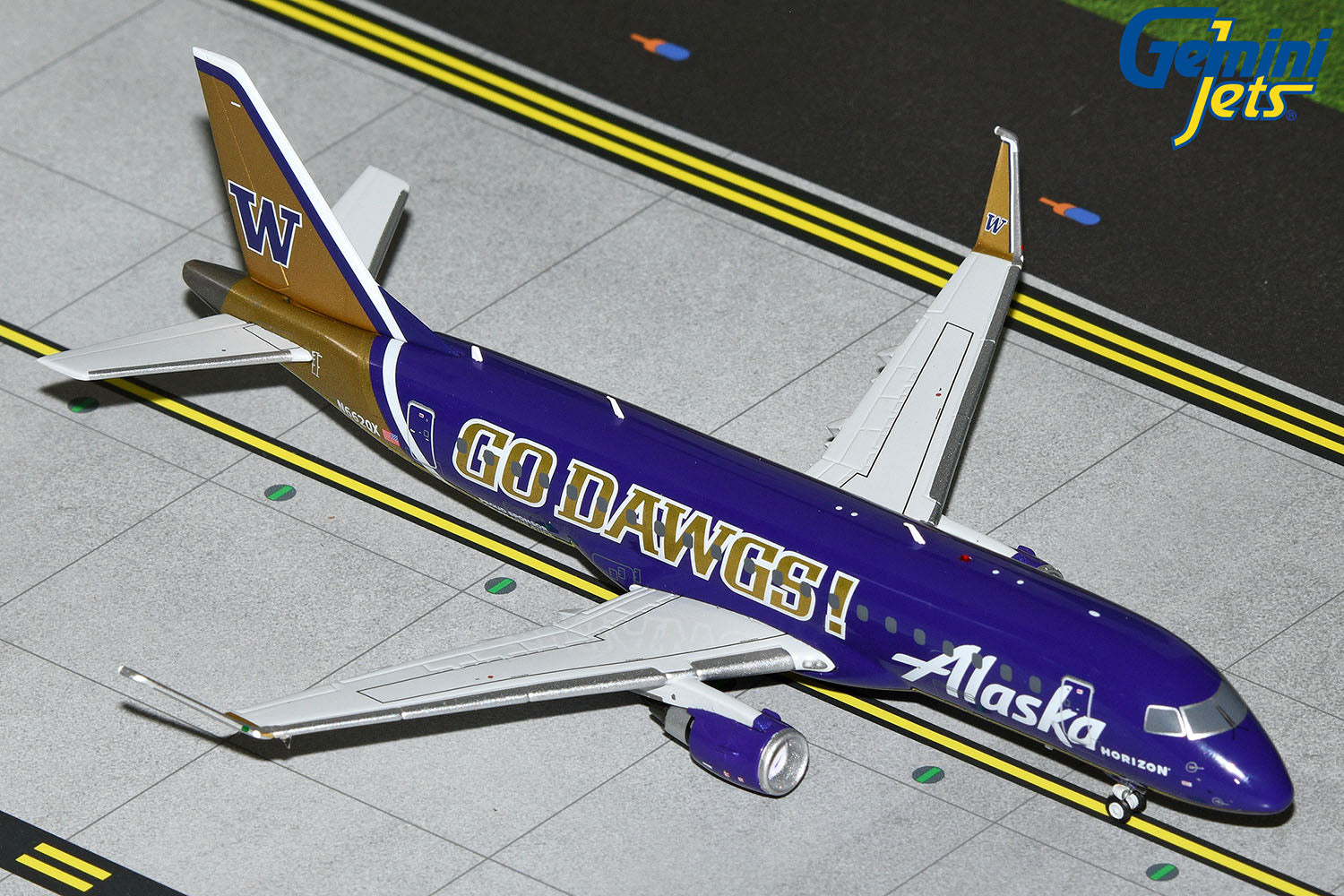 Gemini200 Alaska Airlines Embraer 175 "Go Dawgs" N662QX