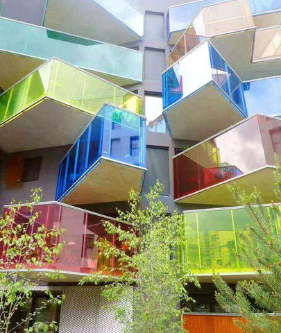 Showcasing innovative applications of colored acrylic in architecture