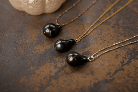 black baroque pearl necklace, halloween jewellery ideas