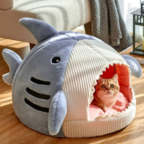 Lit en forme de requin pour chat