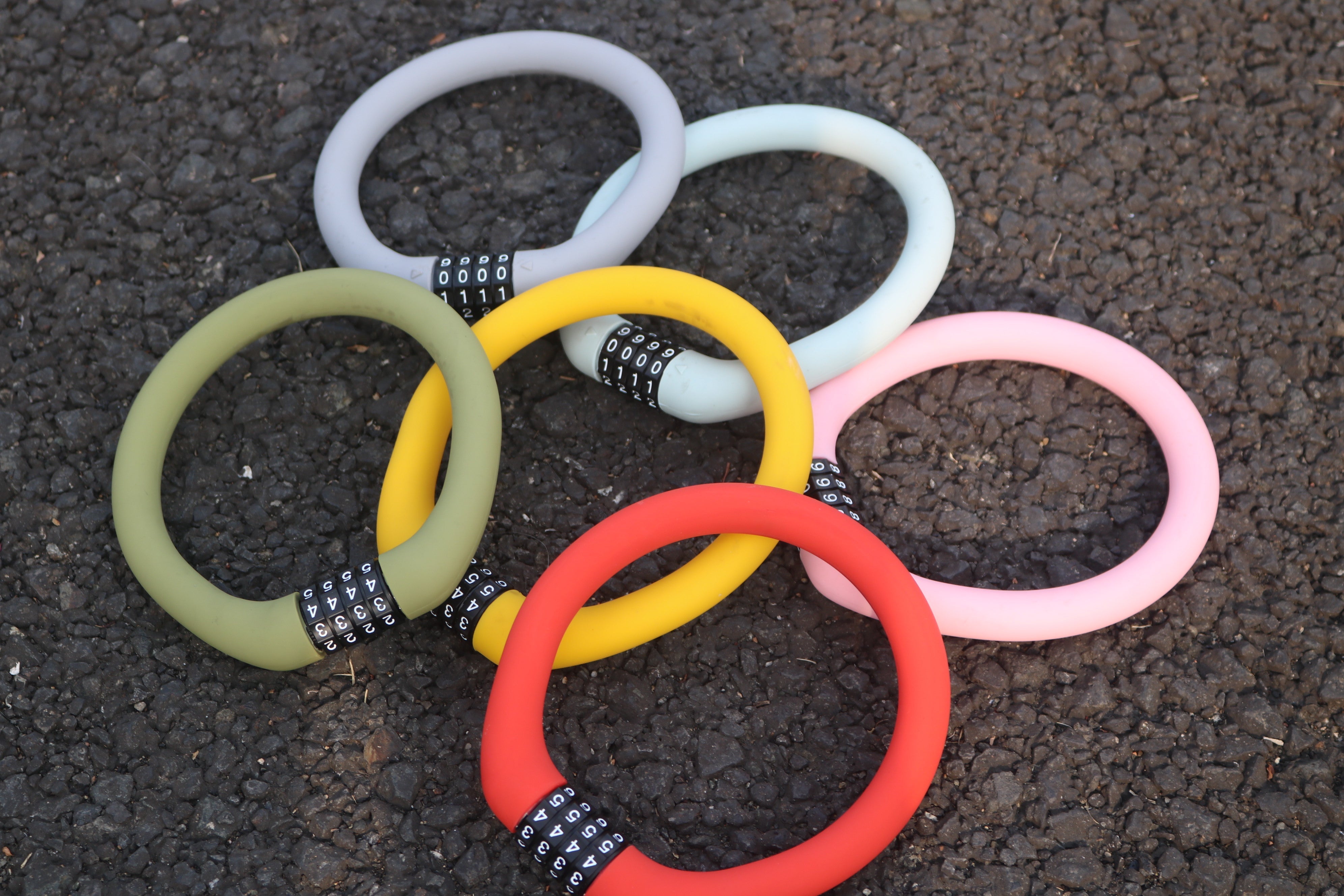 Minimalist Design, Vibrant Choices: Your Exclusive Solid-Color Combination Lock