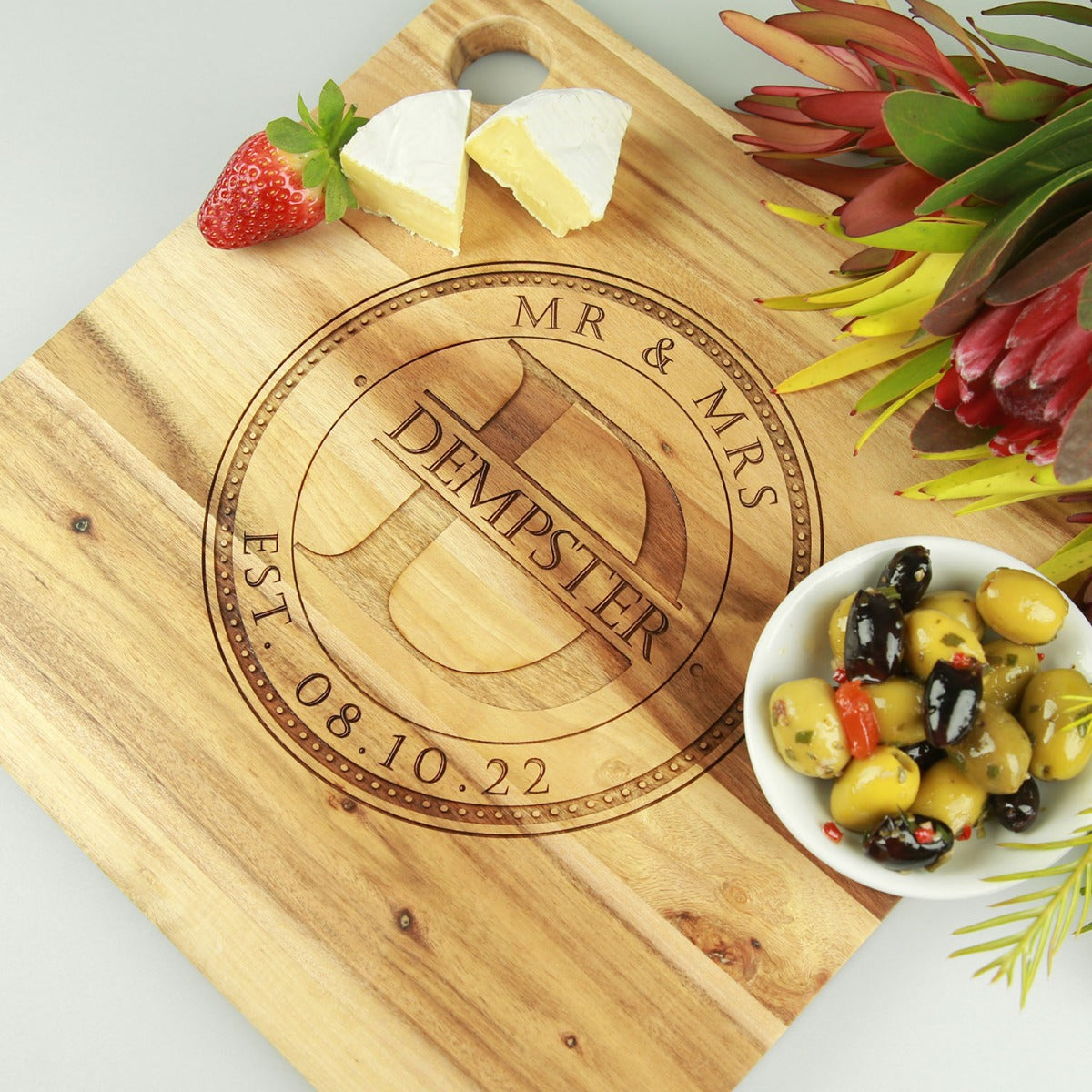 wooden deluxe chopping board