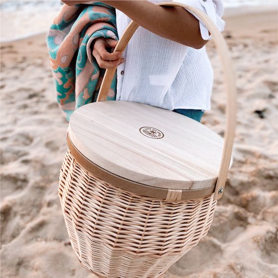 Insulated picnic basket - Housewarming Gifts for Beach House