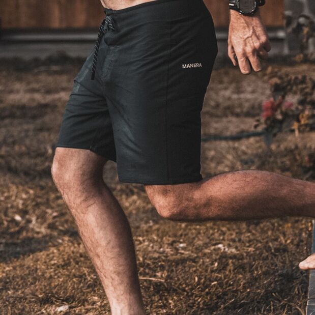 MANERA HAAPITI Boardshorts am Model