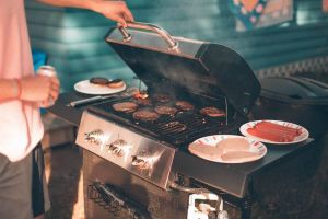 Grilling with Cutting Edge Firewood