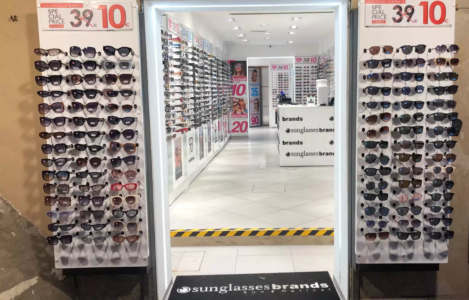 SunglassessBrands-Venezia-Ponte-di-Rialto.webp__PID:096d947e-4896-4bcc-8246-1f67e4650495