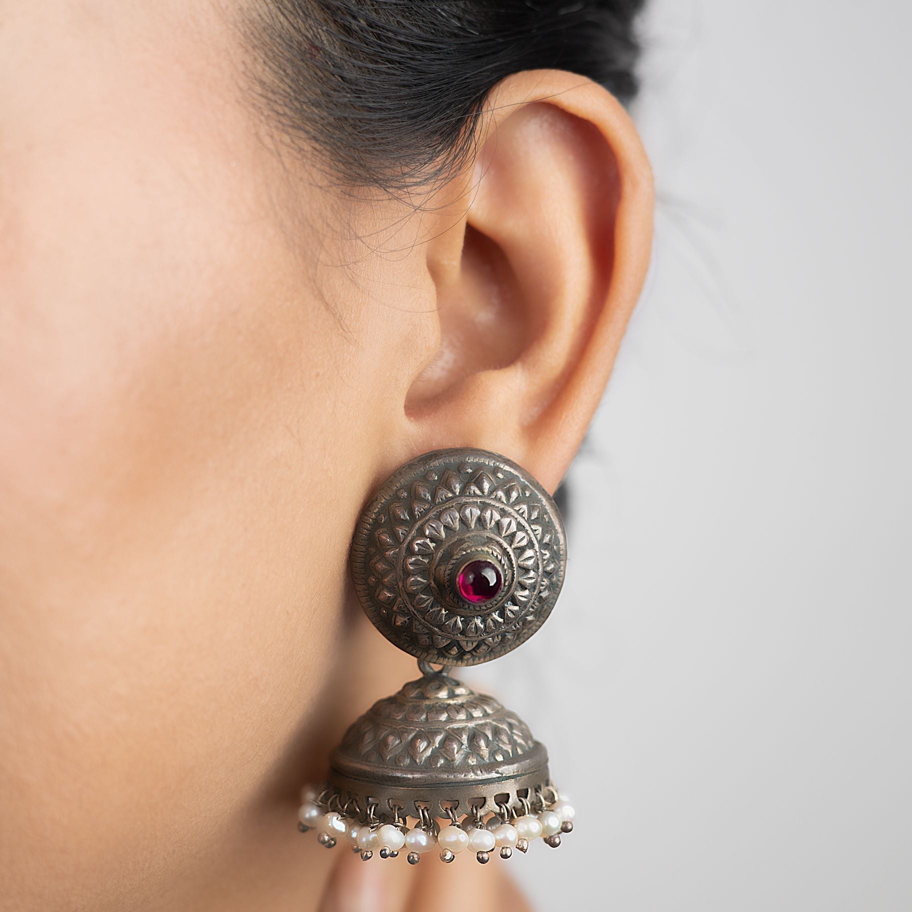 Gold Venus L'Eau pearl & 14kt gold earrings | Sophie Bille Brahe | MATCHES  UK