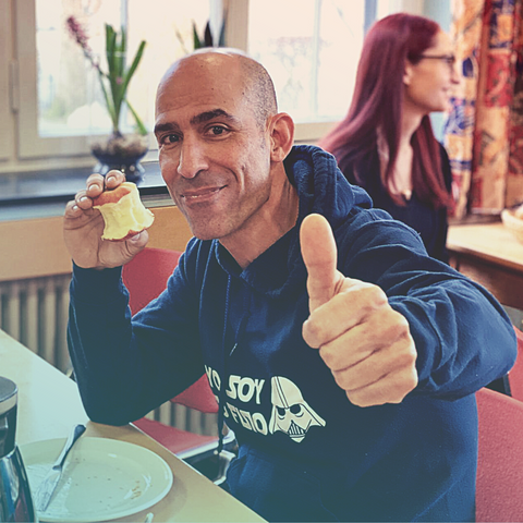 Stefan Richelli beim gemeinsamen Frühstück